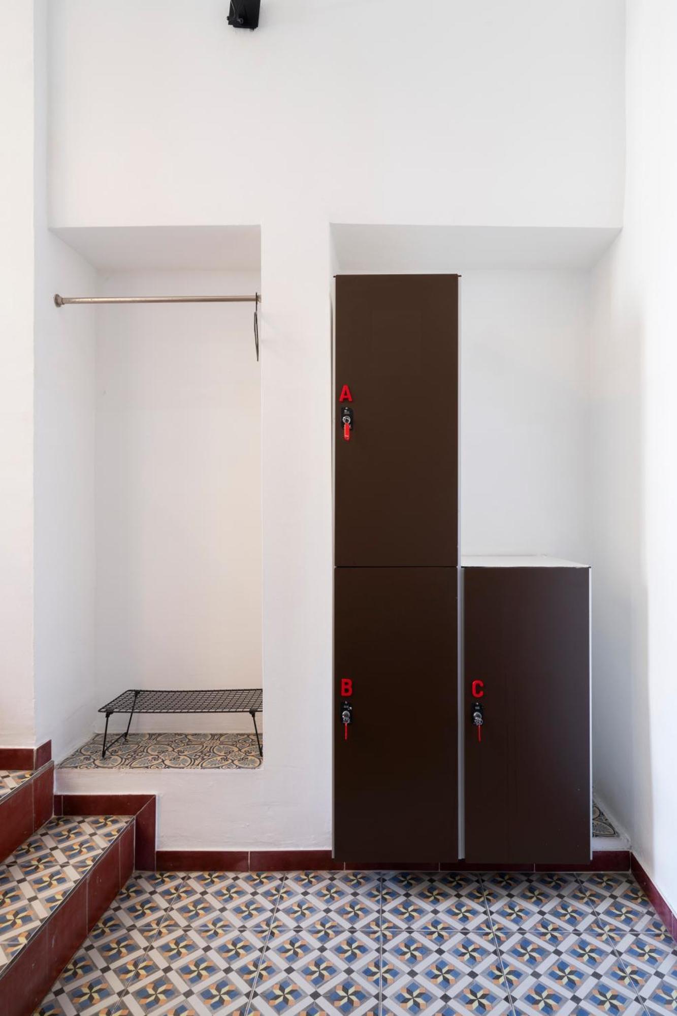 Single Bed 3-Bed Mixed Dormitory Room,1597551855:JPEG